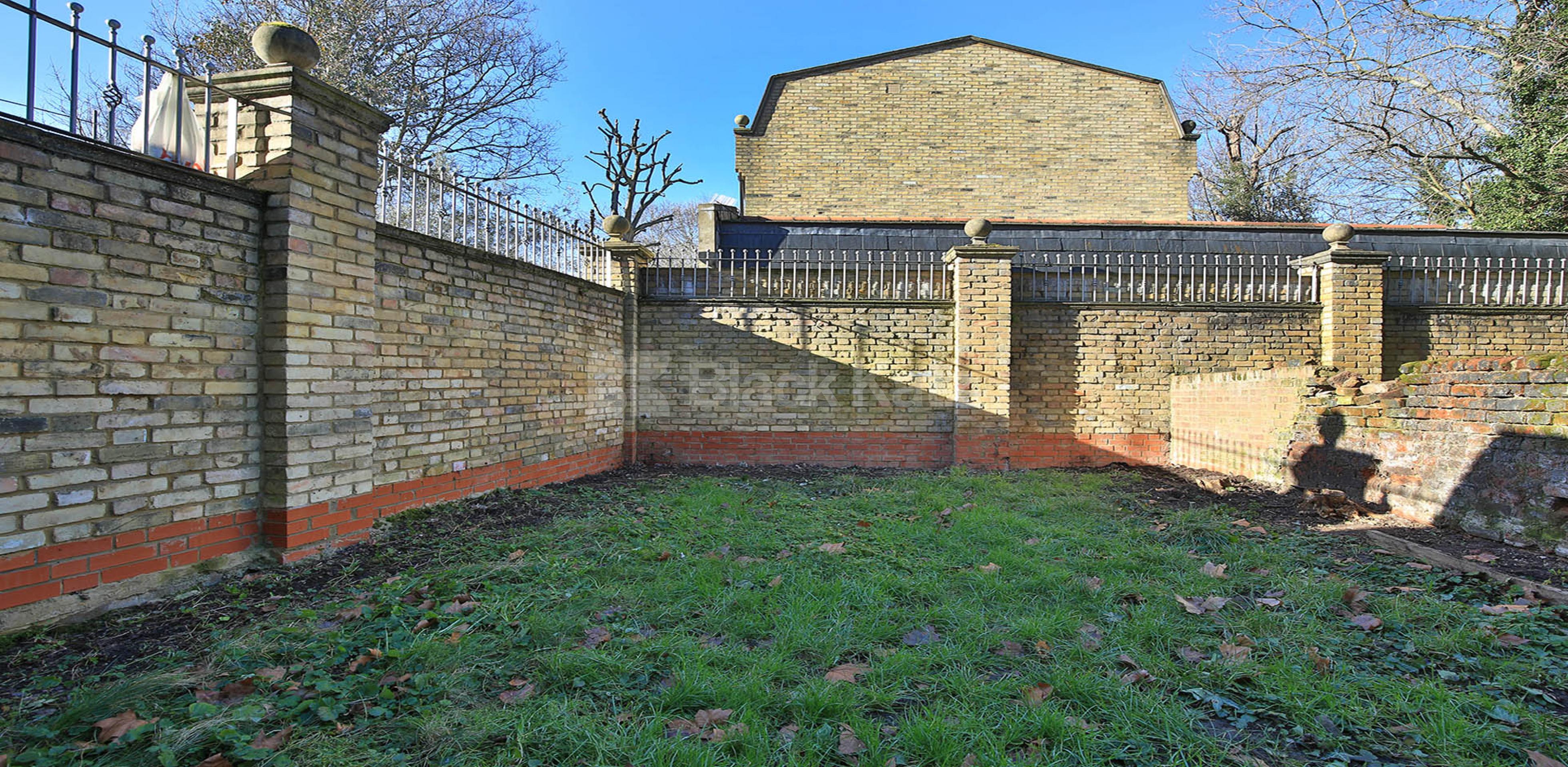 			Garden, 1 Bedroom, 1 bath, 1 reception Apartment			 Stamford Hill, Stoke Newington N16